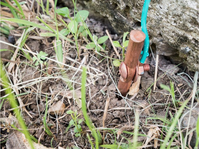 Împământarea instalațiilor electrice: rol și execuție