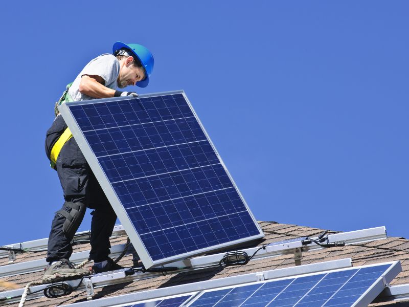 Tot ce trebuie să știi despre Panourile Fotovoltaice: Ghid complet pentru instalare și funcționare